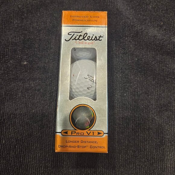 Sleeve of 3 Titleist 392 golf balls. 2005 edition. New in box - Picture 1 of 5